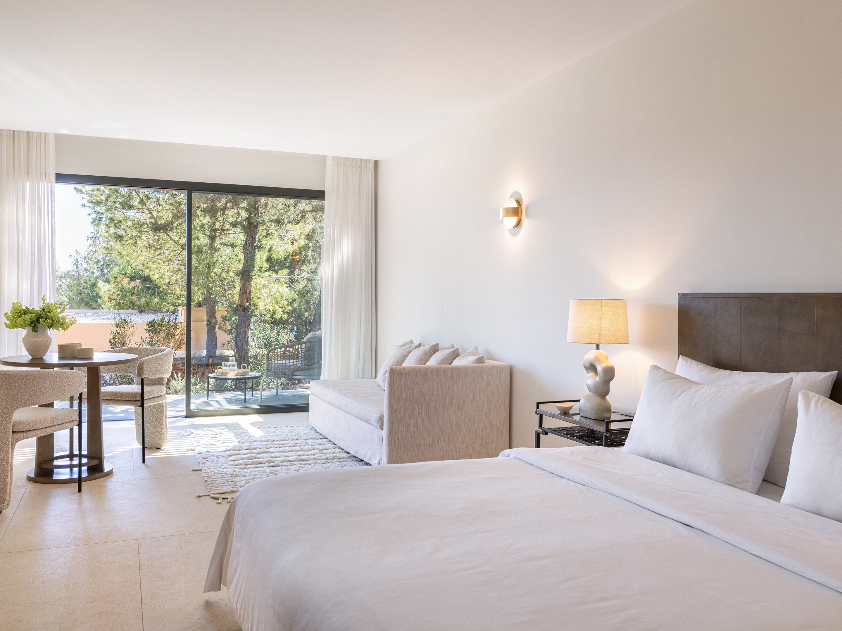 Deluxe Bungalow Pine & Rocks